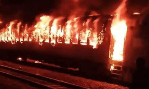 Taj Express fire news: Massive fire breaks out in 4 coaches of Taj Express in Delhi,